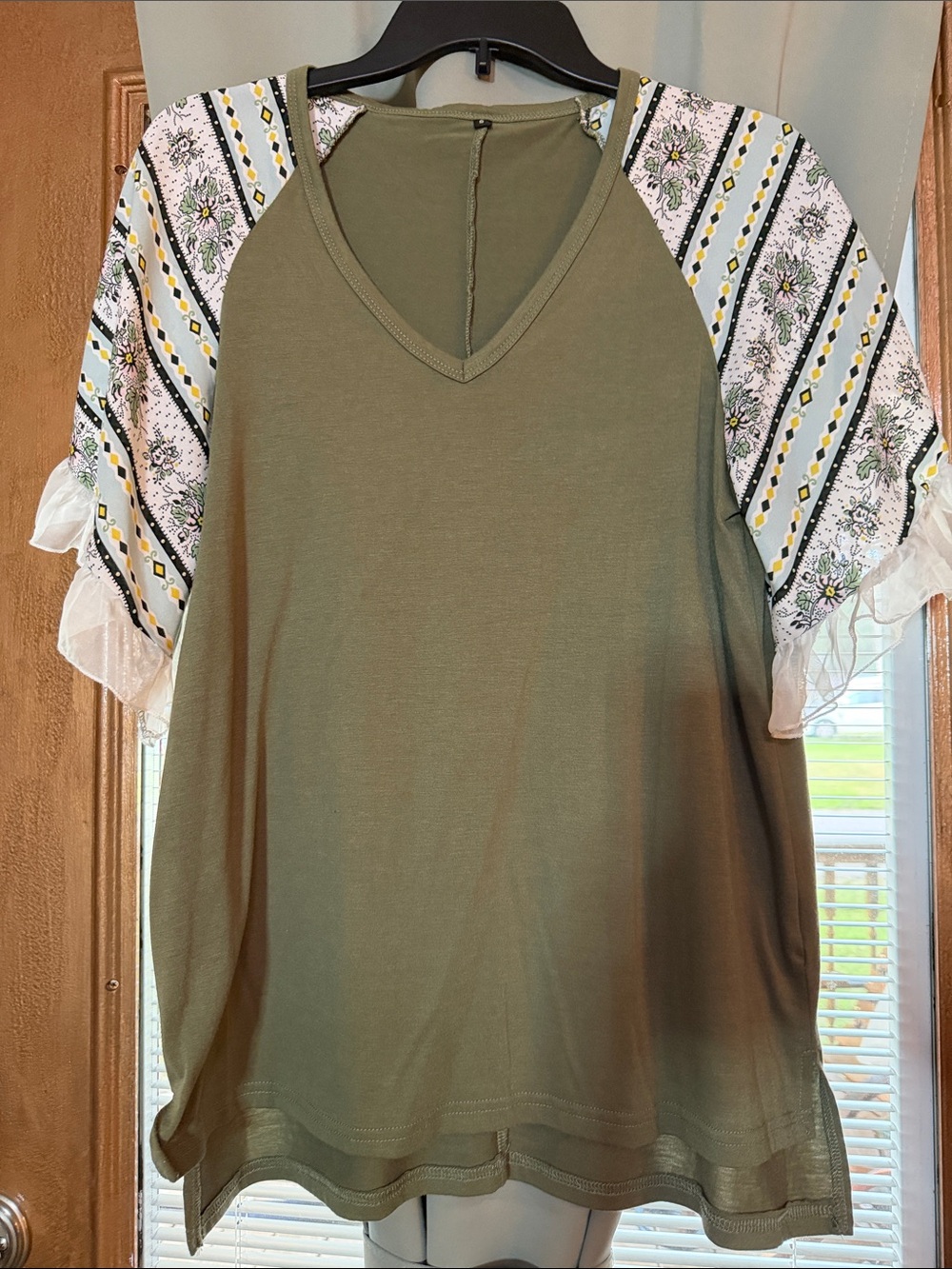 V neck top size small.
